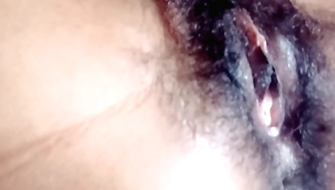 Indian brunette takes a blowjob and a handjob in homemade film