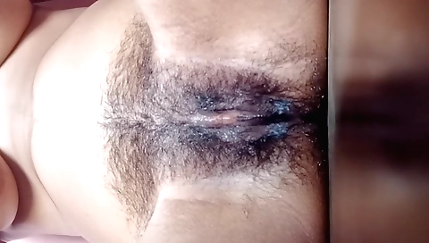 Indian hairy amateur woman self-fucking her hairy pussy