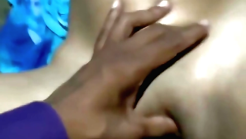 Indian girl gets a good blowjob in the amateur porn