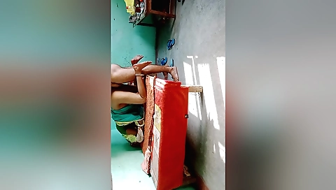 amateur teen video shows a funny girl having fun with her lover