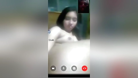 Indian girl shows her beautiful ass and her body on web cam
