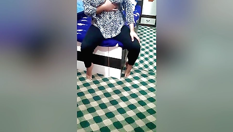 Hot amateur masturbation with a naked lady in shower